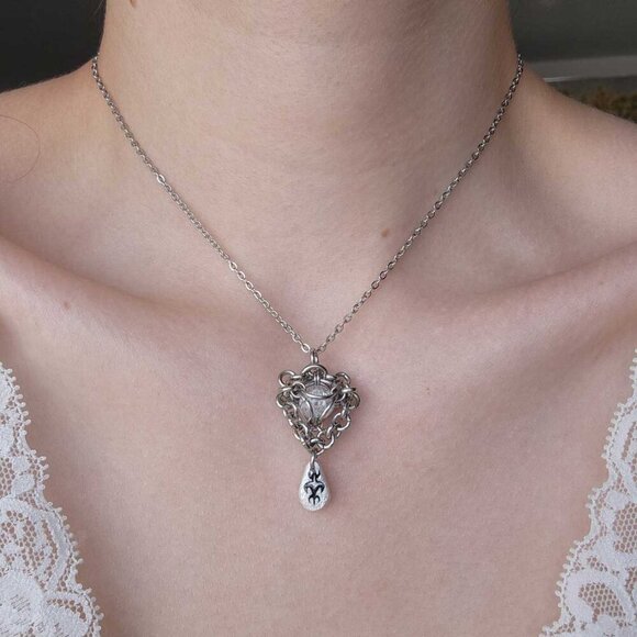 Whimsigoth clear quartz chainmaille silver necklace with a small silver chain - Picture 3 of 9